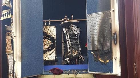 Rollos de la Torá profanados en la sinagoga de Modi’in Illit 