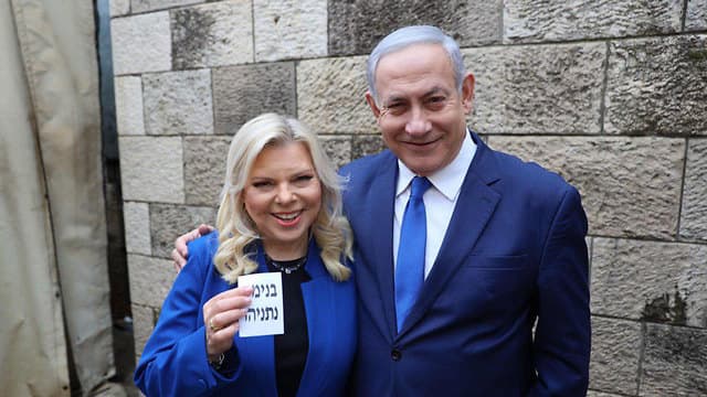 Netanyahu votó junto a su mujer Sara