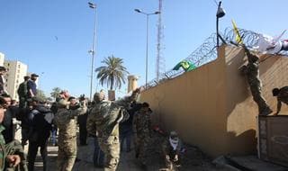 Protesta en la embajada de Estados Unidos en Bagdad