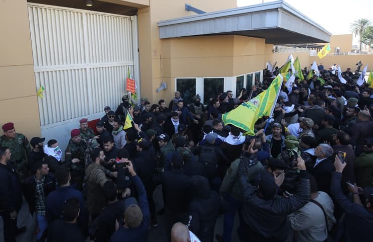 Protesta en la embajada de Estados Unidos en Bagdad