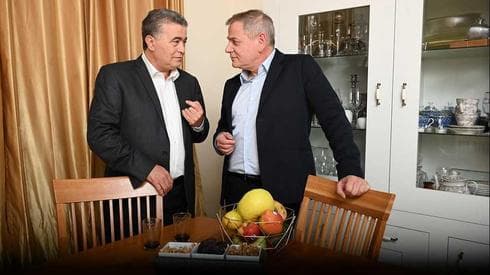 Amir Peretz (Avodá) y Nitzan Horowitz (Meretz) se unen de cara a las próximas elecciones (Ynet) Amir Peretz (Avodá) y Nitzan Horowitz (Meretz) se unen de cara a las próximas elecciones