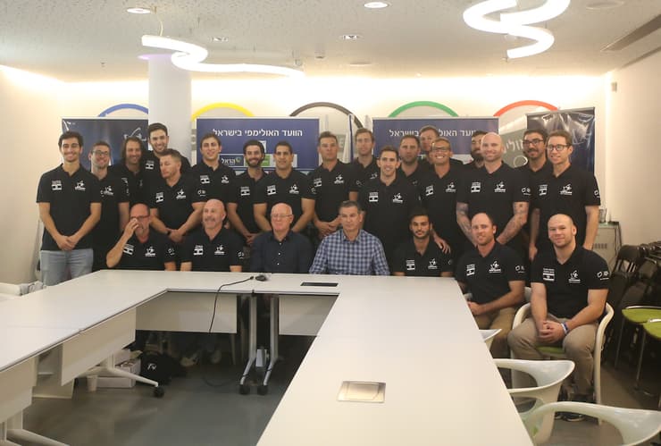 El presidente Reuven Rivlin con el equipo israelí de béisbol 