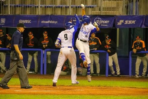 El presidente Reuven Rivlin con el equipo israelí de béisbol 