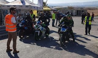 Motos