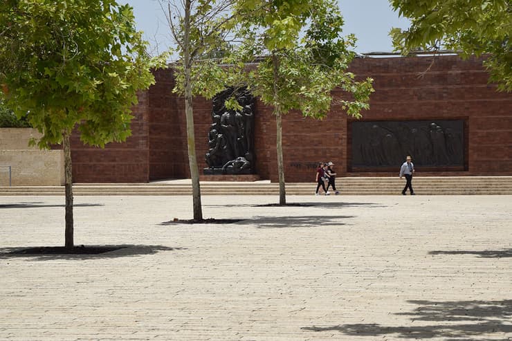 La plaza Gueto de Varsovia, dentro del complejo Yad Vashem, donde se concentrarán los numerosos líderes mundiales (Yad Vashem) Preparativos Yad Vashem
