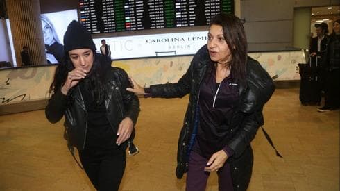 Yaffa Issachar regresa a Israel después de visitar a su hija en Rusia 