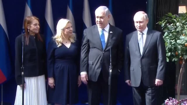 Netanyahu se reunió con Putin y Yaffa Issachar, madre de la joven israelí arrestada en Rusia (Reuters) Netanyahu se reunió con Putin y Yaffa Issachar, la joven israelí arrestada en Rusia