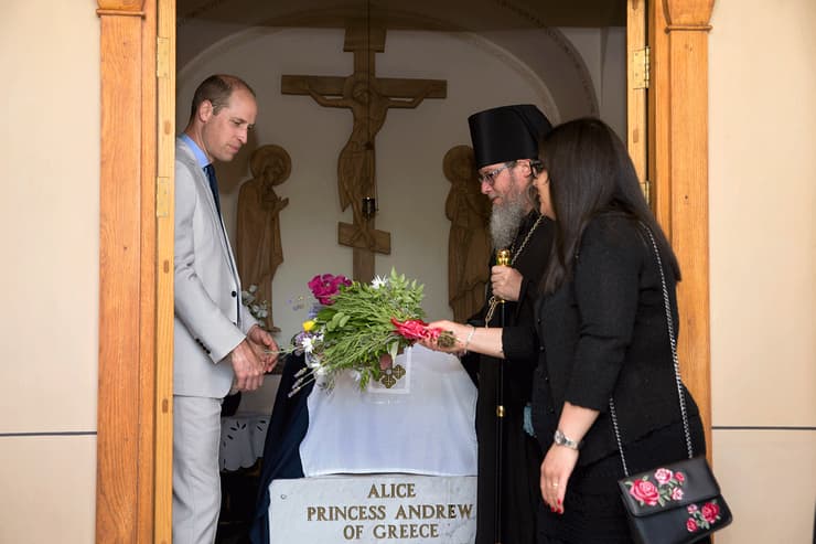 El príncipe Guillermo visita la tumba de su bisabuela en Jerusalem durante su visita de 2018 a Israel (AP) El príncipe Guillermo visita la tumba de su bisabuela en Jerusalem durante su visita de 2018 a Israel