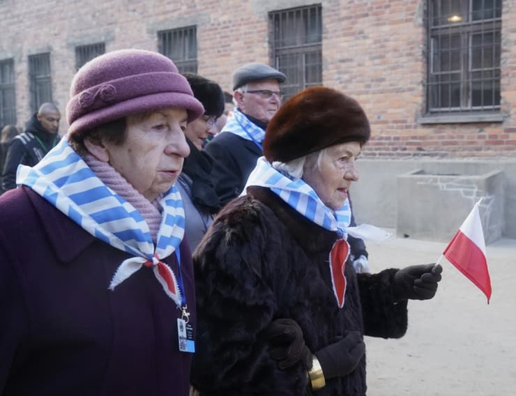 Sobrevivientes del Holocausto participan de las ceremonias en el campo de exterminio de Auschwitz-Birkenau (AFP) Sobrevivientes del Holocausto participan de las ceremonias en el campo de exterminio de Auschwitz-Birkenau