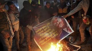 Los palestinos protestan contra el plan de paz de Trump en Cisjordania 
