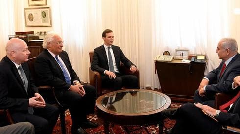 Jason Greenblatt, David Friedman, Jared Kushner y Benjamín Netanyahu. (Embajada EE.UU.) Greenblatt, Friedman, Kushner y Netanyahu.