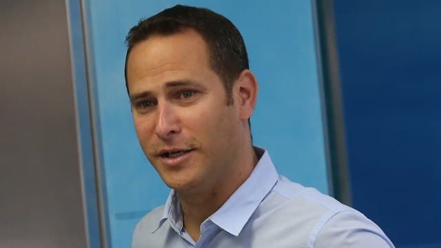 Raz Kinstlich, alcalde de Rishon Letzion: "El plan del Ministerio de Salud pone en peligro la vida de los pacientes"