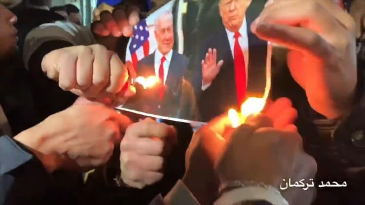 Manifestantes palestinos queman imágenes de Trump y Netanyahu 