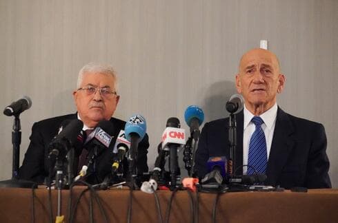 Mahmoud Abbas, presidente de la Autoridad Palestina; y Ehud Olmert, primer ministro de Israel entre 2006 y 2009. (AFP) Abbas Olmert