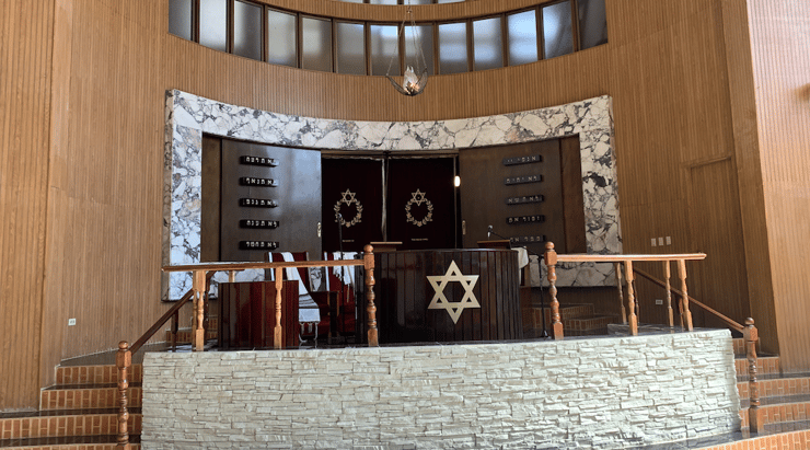 Una vista dentro de la sinagoga del Patronato, también llamada Templo Beth Shalom, en La Habana. (JTA) Una vista dentro de la sinagoga del Patronato, también llamada Templo Beth Shalom, en La Habana.