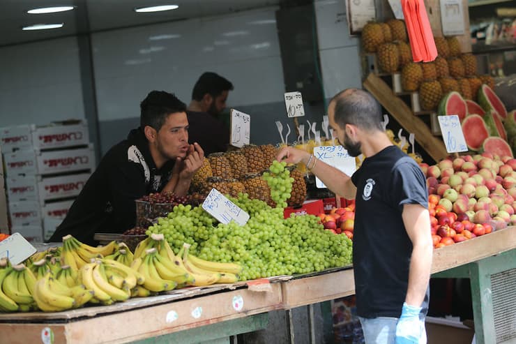 Todavía quedan algunos puestos de frutas y verduras 