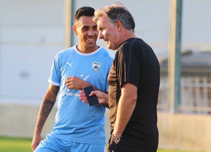 Mientras se mantiene la suspensión de la liga china, Zahavi entrena en Israel (Rehuven Schwartz) Saba