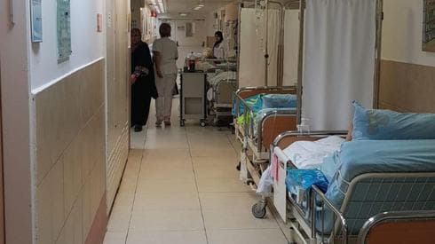 pacientes corredor de hospital