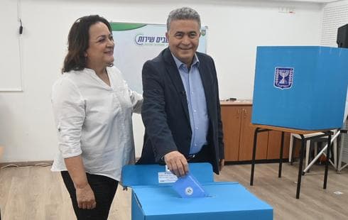 Miembros de Avodá reclamaron la renuncia de Amir Peretz 