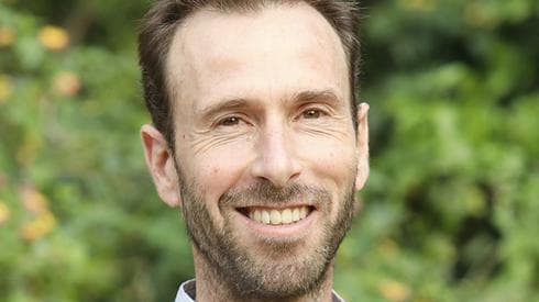 Dr. Noam van der Hal 