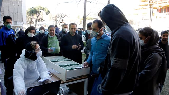 Exámenes médicos en Teherán