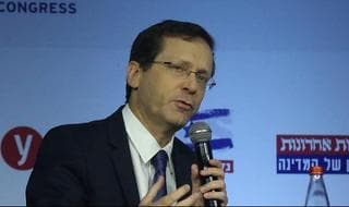 Isaac Herzog: "Hemos conformado un equipo especial para examinar de inmediato las necesidades esenciales de la comunidad judía en Italia"