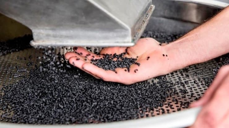 Material termoplástico de UBQ hecho de basura doméstica. 