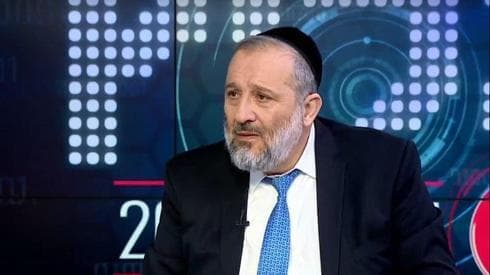 Aryeh Deri, ministro del Interior. 