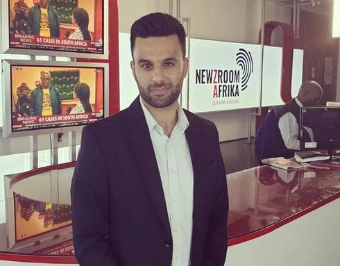 Hadad, minutos antes de participar de un debate en la televisión sudafricana. (Cortesía Yosef Hadad) Hadad, minutos antes de participar de un debate en la televisión sudafricana.