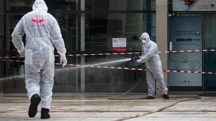 Desinfección en el Hospital Ichilov en Tel Aviv. 