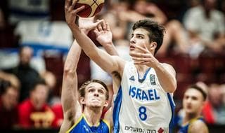 Abadia juega la Euroliga en Maccabi Tel Aviv y fue campeón de europa con la selección israelí. 