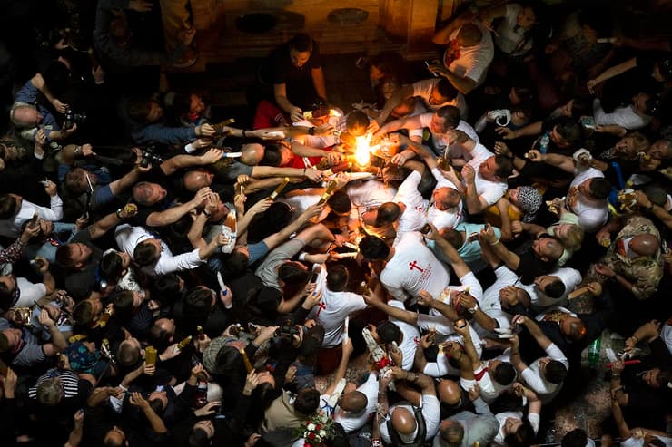 La ceremonia del Fuego Sagrado en la Iglesia del Santo Sepulcro. 