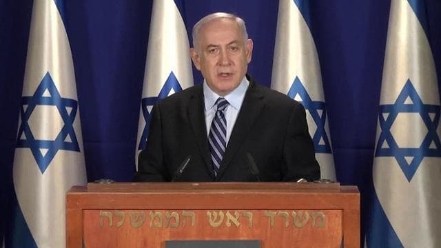 Netanyahu convocará a una reunión de gobierno para dialogar sobre la salida de la crisis. (Ynet) No hay otra opción", aseguró Netanyahu, a su vez optimista respecto a la flexibilización de las medidas de distanciamiento luego de Pésaj.
