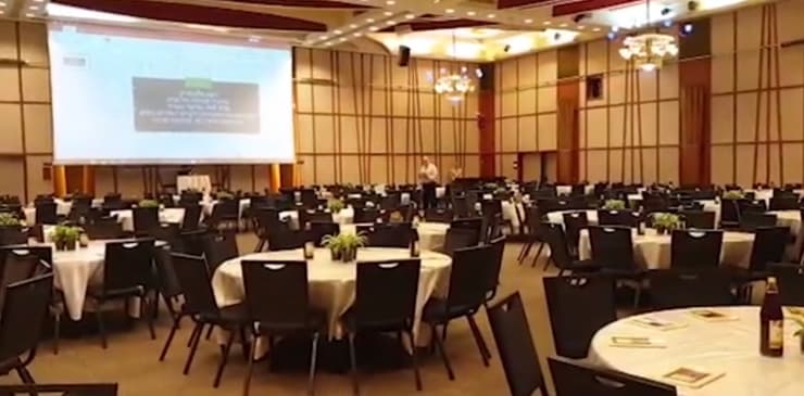 Cientos de judíos con síntomas leves de coronavirus celebrarán Pésaj en el salón del Hotel Dan Panorama de Tel Aviv. (Ynet) Cientos de judíos con síntomas leves de coronavirus celebrarán Pésaj en el salón del Hotel Dan Panorama de Tel Aviv.