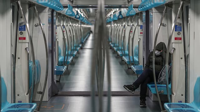 Tren vacío en Estambul
