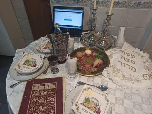 Los israelíes varados en Cuenca recibieron regalos de la comunidad judía local. 