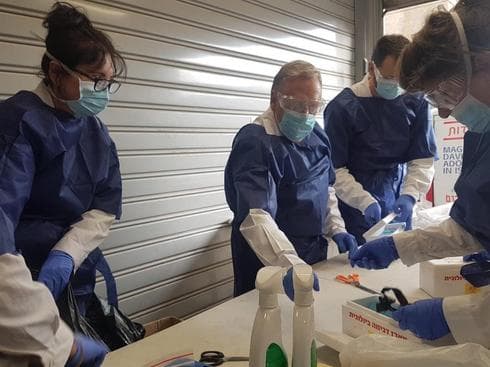 Funcionarios de salud que realizan pruebas de coronavirus. (Gentileza Ministerio de Salud) salud coronavirus