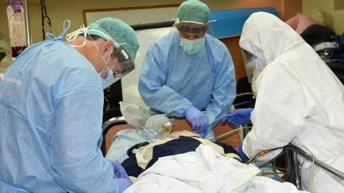 Un paciente volvió a despertar tras 29 días de coma inducido. 