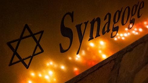 Una vigilia en honor de las víctimas de un ataque antisemita en Alemania. 