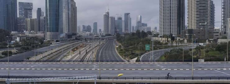 Las desiertas calles de Tel Aviv. 