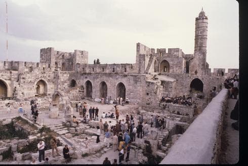 Celebraciones en la Torre de David, Jerusalem, 1979 (David Rubinger, Oficina de prensa, gobierno de Israel) Celebraciones en la Torre de David, Jerusalem, 1979
