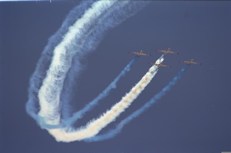 Exhibición de vuelo en la celebración de los 50 años del Estado de Israel, 1998. (Amos Ben Gershom, Oficina de prensa, gobierno de Israel) Exhibición de vuelo en la celebración de los 50 años del Estado de Israel, 1998.