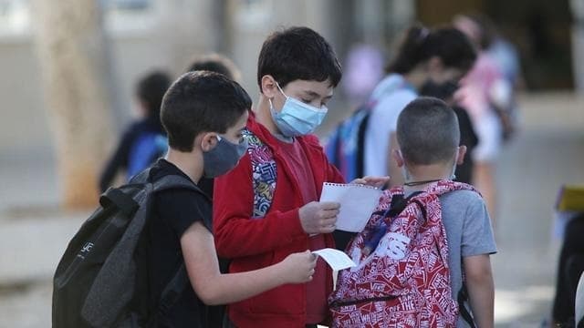 Un cambio en la política de subsidios por hijo, una herramienta que puede ayudar a combatir las desigualdades. (Moti Kimchi) El gobierno israelí anunció que antes de fin de mes la actividad escolar será normal.