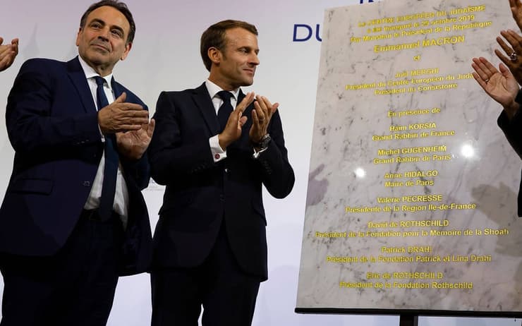 El presidente del Consistorio, Joel Mergui, y el presidente francés, Emmanuel Macron, en octubre de 2019. Mergui se recuperó del coronavirus. 