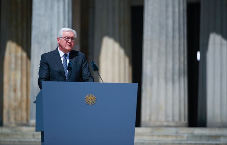 El presidente alemán Frank-Walter Steinmeier encabeza la recordación de los 75 años de la caída del nazismo, una jornada declarada como feriado festivo (AFP) Acto Alemania Steinmeier