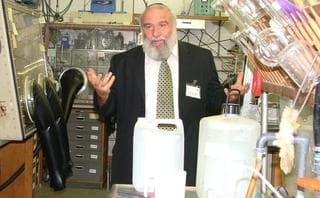 El profesor Doron Aurbach del Instituto de Nanotecnología y Química de la Universidad Bar-Ilan. 