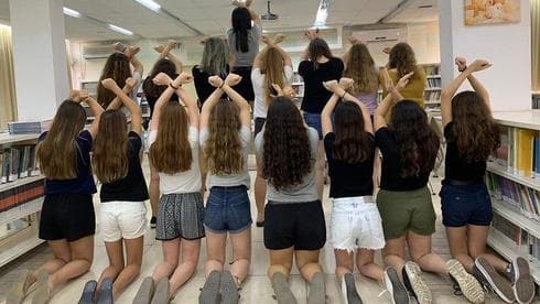 Protesta de colegialas en una escuela de Gedera.