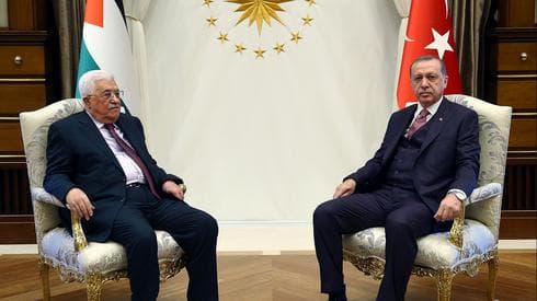 Erdogan y el presidente de la Autoridad Palestina, Mahmoud Abbas, se reunieron en Turquía en 2017. (AP) Reunión entre Erdogan y el presidente de la Autoridad Palestina, Mahmoud Abbas, en Turquía en 2017.