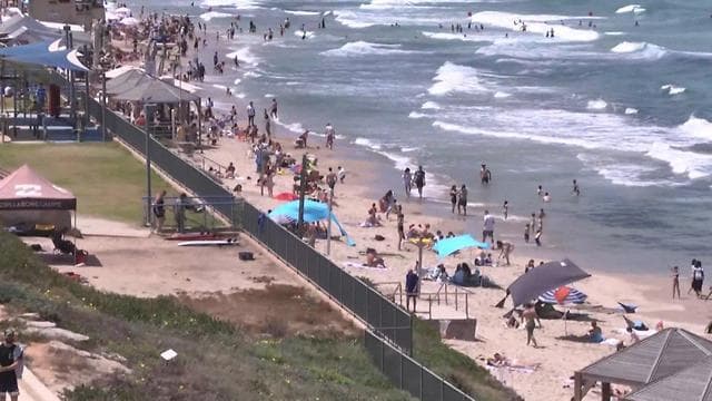 Las playas de Tel Aviv, uno de los atractivos turísticos con mayor densidad de personas en este fin de semana extendido. (Amit Huber) Las playas de Tel Aviv, uno de los atractivos turísticos con mayor densidad de personas en este fin de semana extendido.