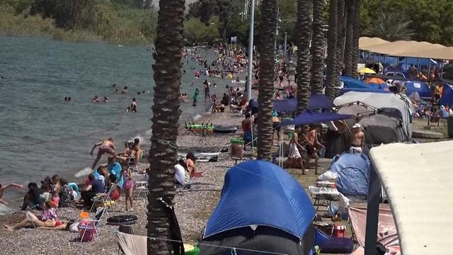 Actividad plena en los balnearios del mar de Galilea. 
